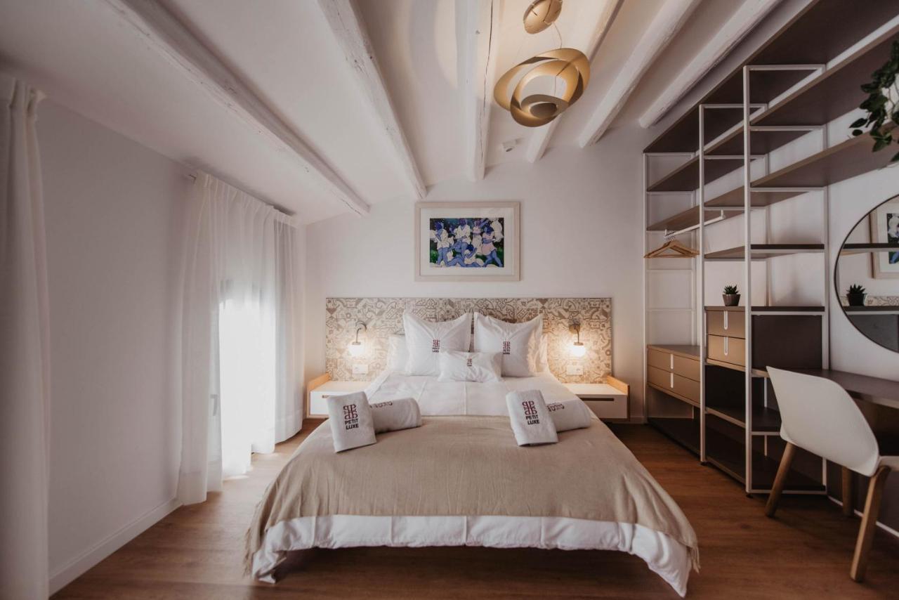Petit Luxe Volta Bed and Breakfast Terrassa Eksteriør billede